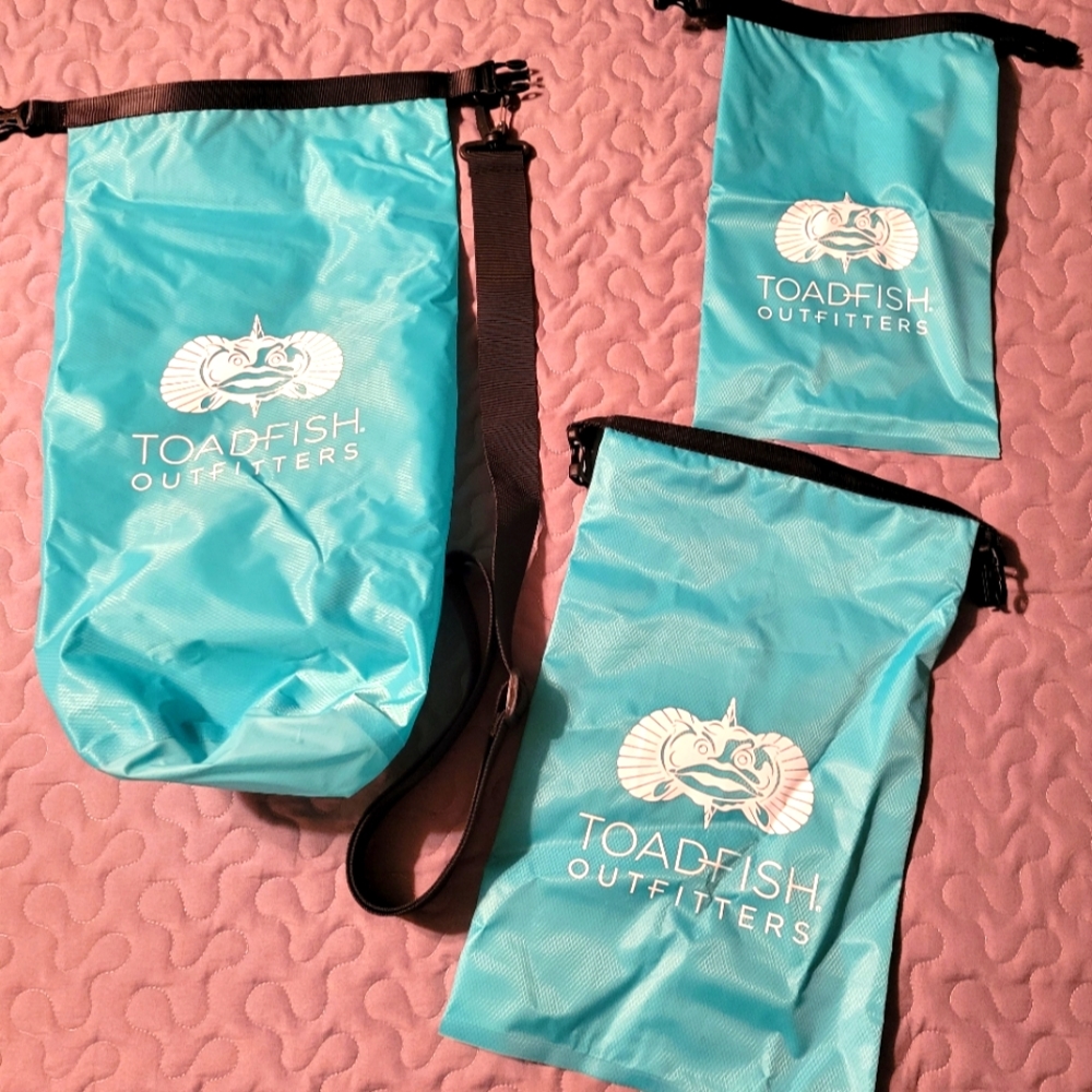 Drybag set (10 liter, 5 liter & 2 liter) keeps your things waterproof.